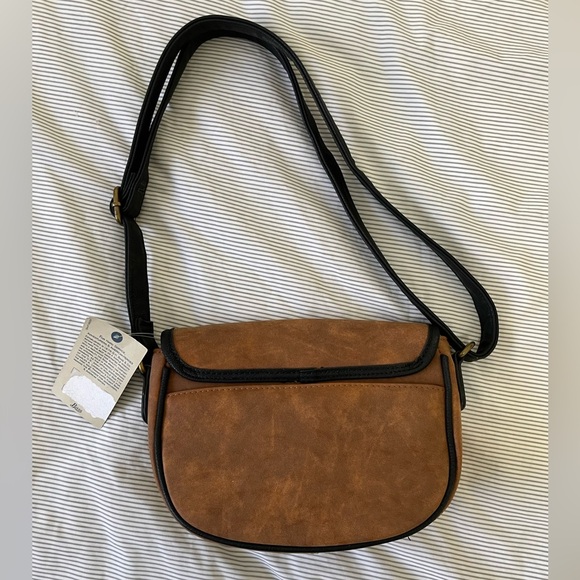 G.H. Bass & Co. Brown and Black Shoulder Bag - Picture 2 of 9
